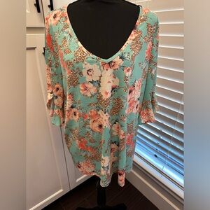 Sew in Love floral top. NWT. Large